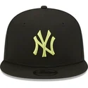 shapka-ploska-cherna-snapbek-9fifty-league-essential-na-new-york-yankees-mlb-ot-new-era