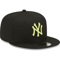 shapka-ploska-cherna-snapbek-9fifty-league-essential-na-new-york-yankees-mlb-ot-new-era