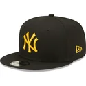 shapka-ploska-cherna-snapbek-9fifty-league-essential-na-new-york-yankees-mlb-ot-new-era