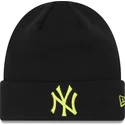 shapka-cherna-league-essential-cuff-na-new-york-yankees-mlb-ot-new-era