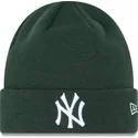 shapka-zelena-league-essential-cuff-na-new-york-yankees-mlb-ot-new-era