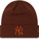 shapka-kafyav-league-essential-cuff-na-new-york-yankees-mlb-ot-new-era