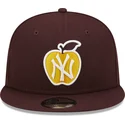 shapka-ploska-chervena-snapbek-9fifty-ny-apple-na-new-york-yankees-mlb-ot-new-era