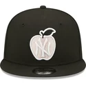 shapka-ploska-cherna-snapbek-9fifty-ny-apple-na-new-york-yankees-mlb-ot-new-era