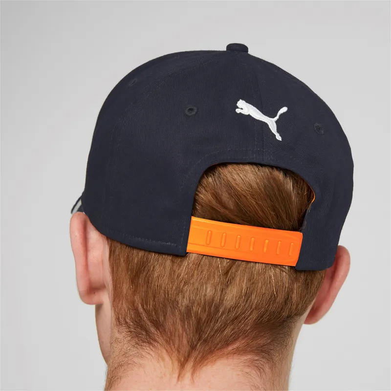 shapka-izvita-tmnosin-snapbek-na-red-bull-racing-formula-1-ot-puma