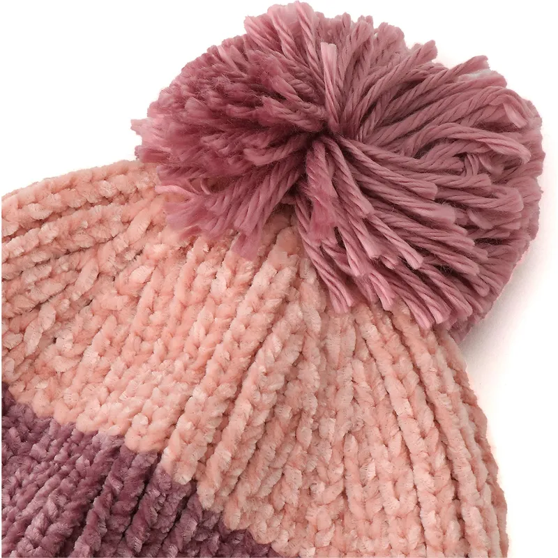 shapka-pompon-violetka-ot-puma