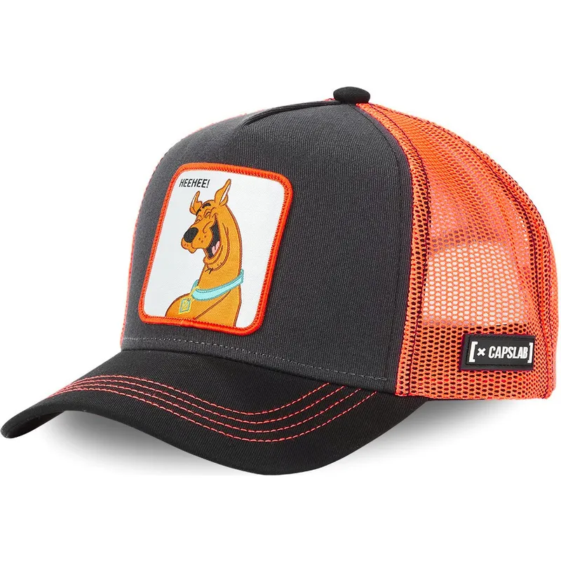 schwarze-und-orangefarbene-trucker-kappe-scooby-doo-heehee-hee-von-capslab