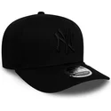 schwarze-gebogene-snapback-kappe-mit-schwarzem-logo-9fifty-tonal-stretch-snap-der-new-york-yankees-mlb-von-new-era