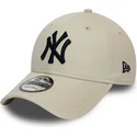 shapka-izvita-bezhov-reguliruema-9forty-league-essential-na-new-york-yankees-mlb-ot-new-era