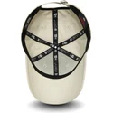 buet-beige-justerbar-kasket-med-sort-logo-9forty-league-essential-fra-new-york-yankees-mlb-fra-new-era