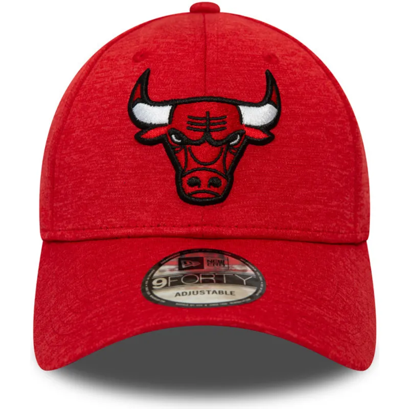 shapka-izvita-chervena-reguliruem-9forty-shadow-tech-na-chicago-bulls-nba-ot-new-era