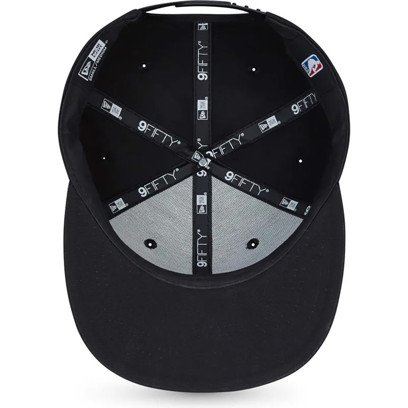 schwarze-flache-snapback-kappe-mit-schwarzem-logo-9fifty-der-los-angeles-lakers-nba-von-new-era