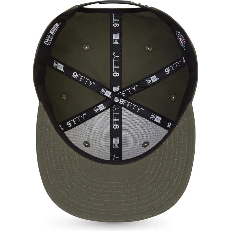 shapka-ploska-zelena-snapbek-9fifty-essential-na-new-york-yankees-mlb-ot-new-era