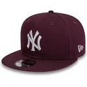 shapka-ploska-chervena-snapbek-9fifty-essential-na-new-york-yankees-mlb-ot-new-era