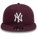 shapka-ploska-chervena-snapbek-9fifty-essential-na-new-york-yankees-mlb-ot-new-era