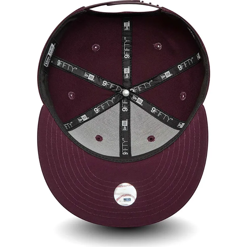 shapka-ploska-chervena-snapbek-9fifty-essential-na-new-york-yankees-mlb-ot-new-era