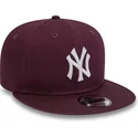 shapka-ploska-chervena-snapbek-9fifty-essential-na-new-york-yankees-mlb-ot-new-era