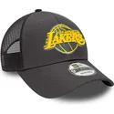 shapka-izvita-traker-siv-reguliruem-9forty-home-field-na-los-angeles-lakers-nba-ot-new-era