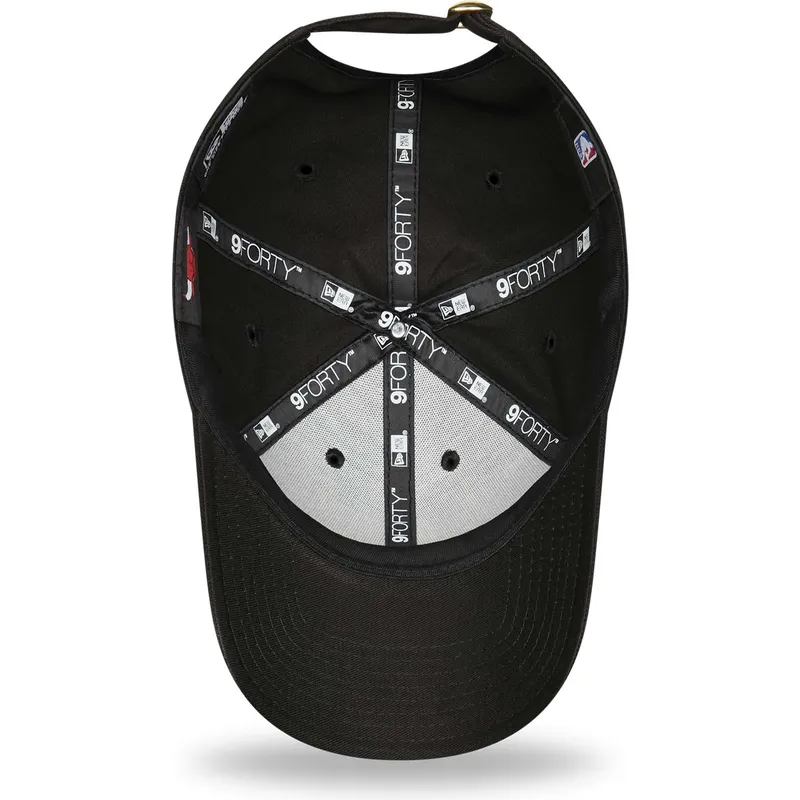 shapka-izvita-cherna-reguliruem-dorado-9forty-metallic-na-chicago-bulls-nba-ot-new-era
