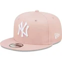 shapka-ploska-roza-snapbek-9fifty-league-essential-na-new-york-yankees-mlb-ot-new-era