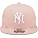 shapka-ploska-roza-snapbek-9fifty-league-essential-na-new-york-yankees-mlb-ot-new-era
