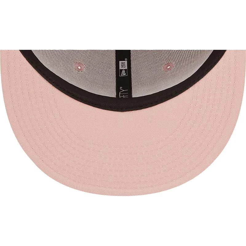 shapka-ploska-roza-snapbek-9fifty-league-essential-na-new-york-yankees-mlb-ot-new-era