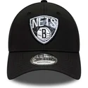 shapka-izvita-cherna-reguliruem-9forty-print-infill-na-brooklyn-nets-nba-ot-new-era