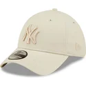 shapka-izvita-bezhov-prilepnala-39thirty-league-essential-na-new-york-yankees-mlb-ot-new-era