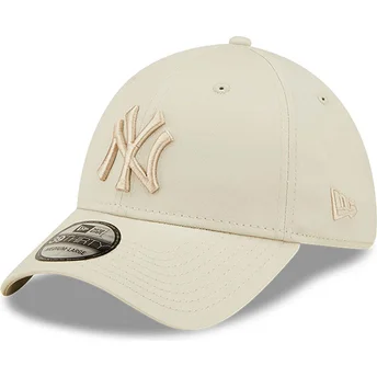 shapka-izvita-bezhov-prilepnala-39thirty-league-essential-na-new-york-yankees-mlb-ot-new-era