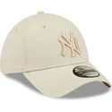 shapka-izvita-bezhov-prilepnala-39thirty-league-essential-na-new-york-yankees-mlb-ot-new-era