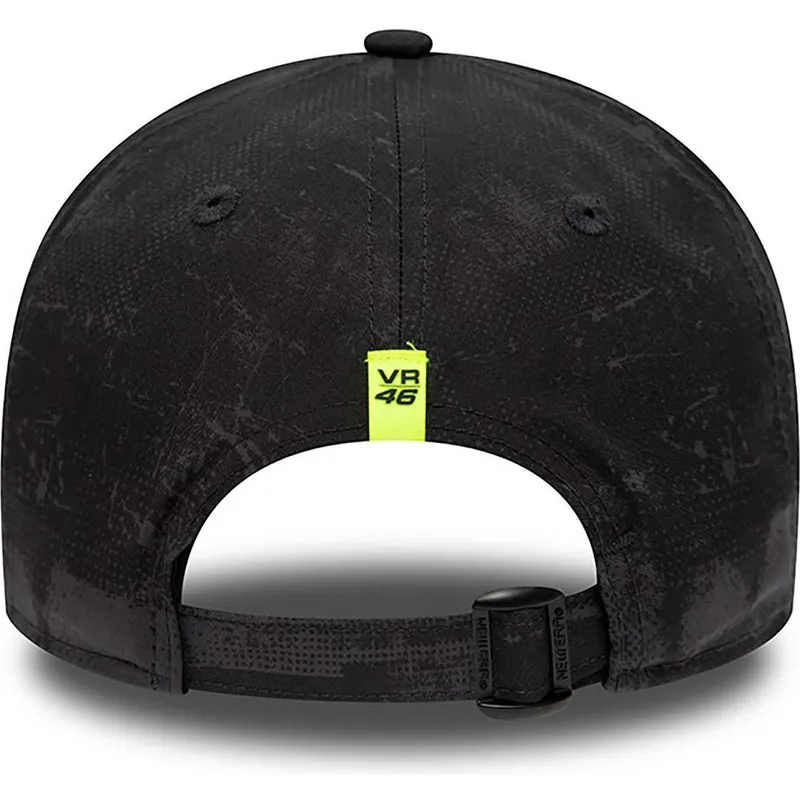 shapka-izvita-cherna-reguliruema-valentino-rossi-vr46-9forty-all-over-print-na-valentino-rossi-vr46-motogp-ot-new-era