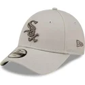 shapka-izvita-bezhov-reguliruema-za-deca-9forty-league-essential-na-chicago-white-sox-mlb-ot-new-era