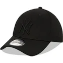 schwarze-9forty-league-essential-snapback-kappe-mit-gebogenem-schirm-und-schwarzem-logo-der-new-york-yankees-mlb-von-new-era