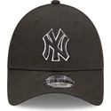 schwarze-verstellbare-9forty-team-outline-kappe-der-new-york-yankees-mlb-von-new-era