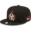 shapka-ploska-cherna-snapbek-9fifty-flower-na-new-york-yankees-mlb-ot-new-era