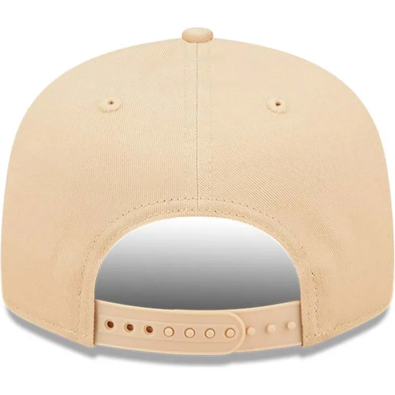 shapka-ploska-bezhov-snapbek-9fifty-league-essential-na-new-york-yankees-mlb-ot-new-era