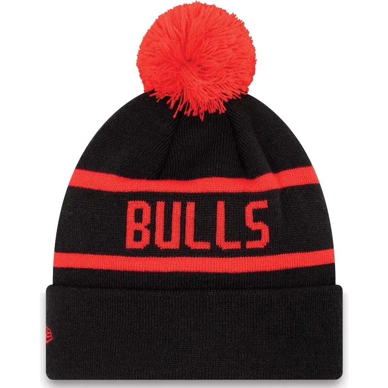 shapka-pompon-cherna-cuff-jake-na-chicago-bulls-nba-ot-new-era