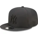 shapka-ploska-cherna-snapbek-9fifty-gore-tex-na-new-york-yankees-mlb-ot-new-era