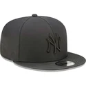 shapka-ploska-cherna-snapbek-9fifty-gore-tex-na-new-york-yankees-mlb-ot-new-era