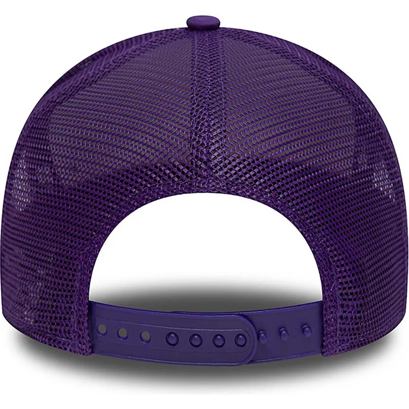 shapka-izvita-traker-violetka-snapbek-a-frame-league-champions-na-los-angeles-lakers-nba-ot-new-era shapka-izvita-traker-violetka-snapbek-a-frame-league-champions-na-los-angeles-lakers-nba-ot-new-era