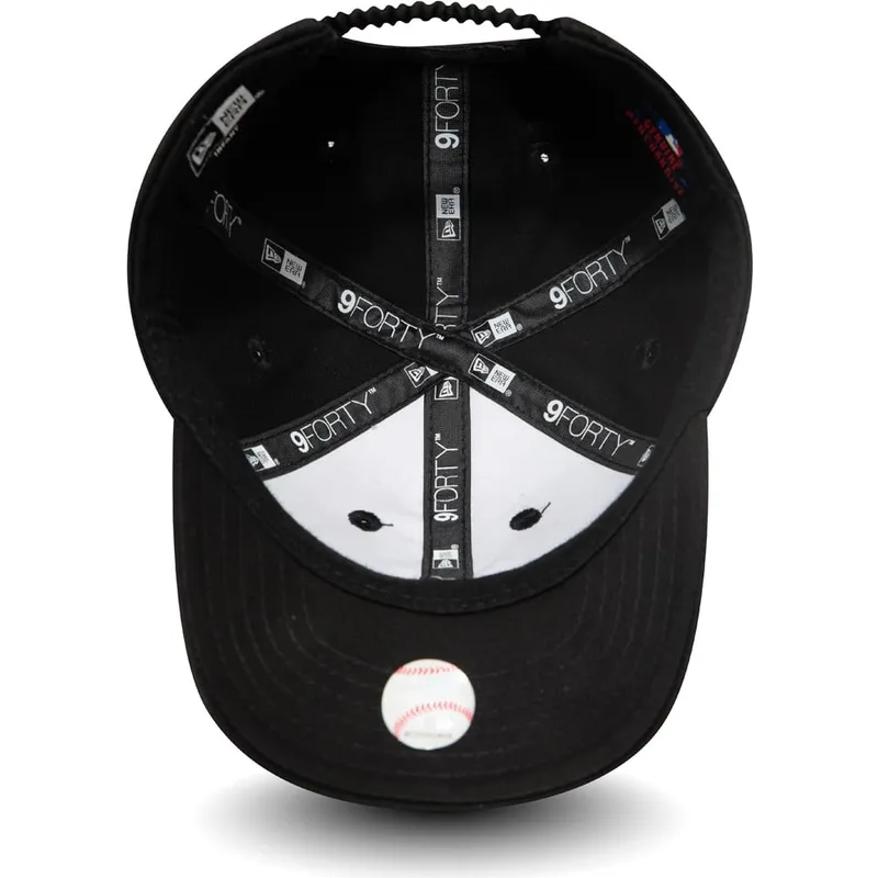 justerbar-sort-buet-kasket-til-smaborn-9forty-league-essential-fra-new-york-yankees-mlb-fra-new-era