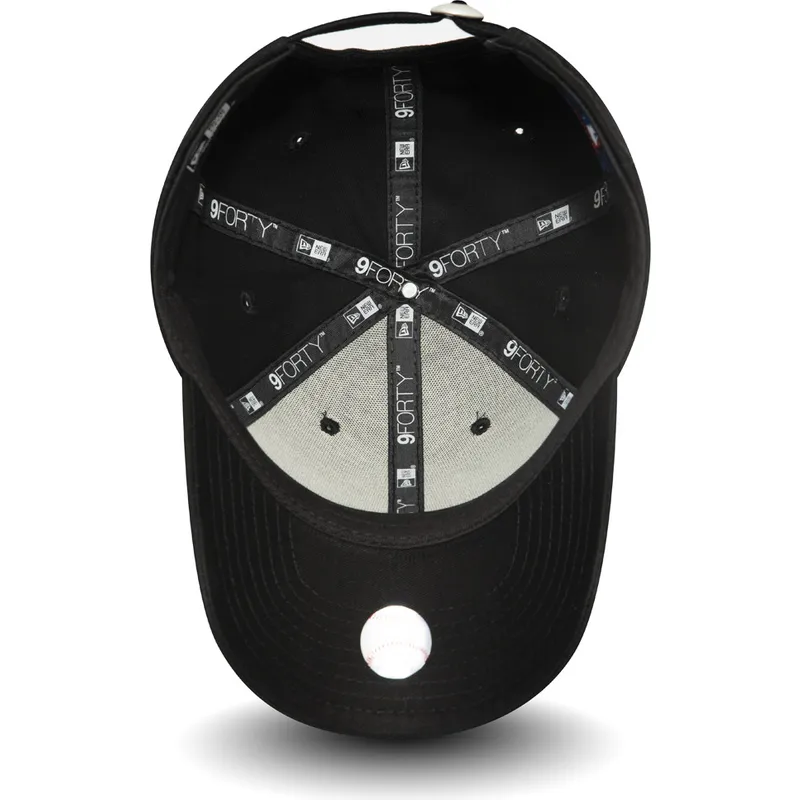 new-era-izvita-periferiya-youth-black-logo-9forty-league-essential-new-york-yankees-mlb-cherna-reguliruema-shapka