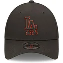 shapka-izvita-cherna-reguliruem-9forty-team-outline-na-los-angeles-dodgers-mlb-ot-new-era