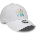 shapka-izvita-byala-reguliruem-multicolor-9forty-ombre-infill-na-new-york-yankees-mlb-ot-new-era