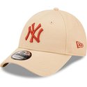 new-era-curved-brim-brown-logo-9forty-league-essential-new-york-yankees-mlb-beige-adjustable-cap