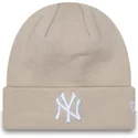 shapka-bezhov-cuff-league-essential-na-new-york-yankees-mlb-ot-new-era