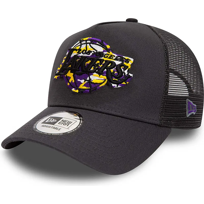 shapka-izvita-shapka-traker-siv-snapbek-a-frame-team-camo-infill-na-los-angeles-lakers-nba-ot-new-era