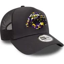 shapka-izvita-shapka-traker-siv-snapbek-a-frame-team-camo-infill-na-los-angeles-lakers-nba-ot-new-era