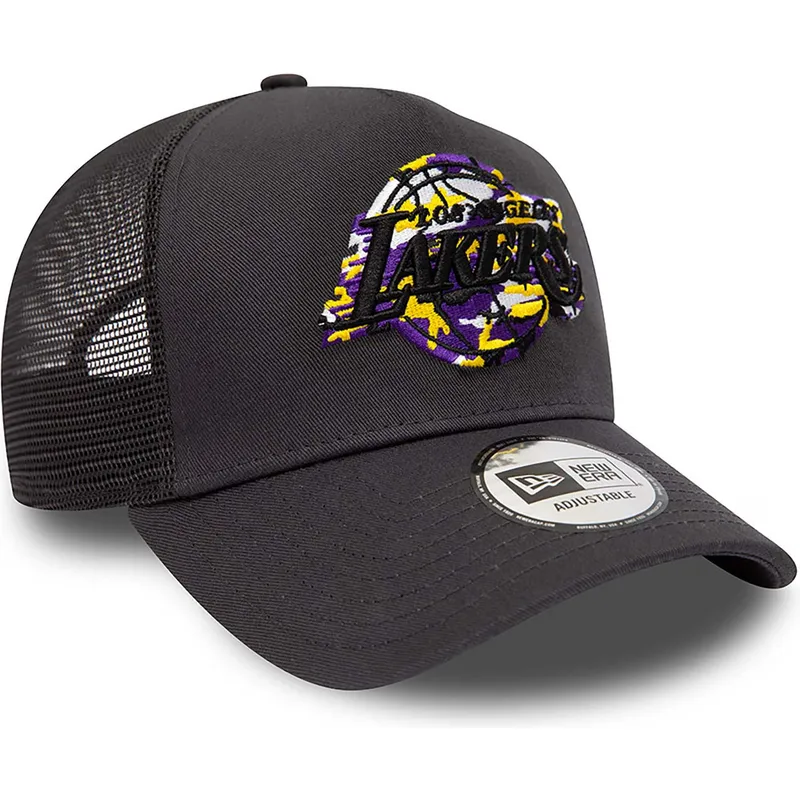 shapka-izvita-traker-siv-snapbek-a-frame-team-camo-infill-na-los-angeles-lakers-nba-ot-new-era