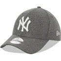 shapka-izvita-siv-reguliruema-9forty-jersey-na-new-york-yankees-mlb-ot-new-era